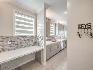 Photo #5: 2612438 Listing 