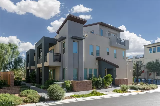 MLS: 2612490 Condo For Sale