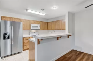 Photo #4: 2612558 Listing