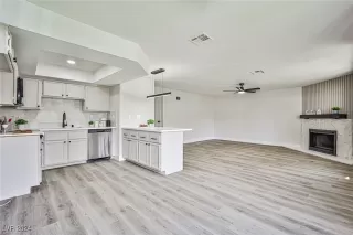 Photo #3: 2612588 Listing 
