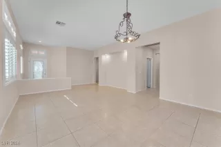 Photo #6: 2612610 Listing