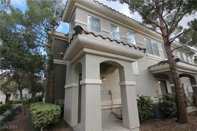 MLS: 2612614 Condo For Sale