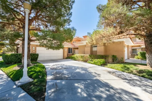 MLS: 2612626 Condo For Sale