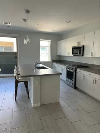 Photo #4: 2612695 Listing 