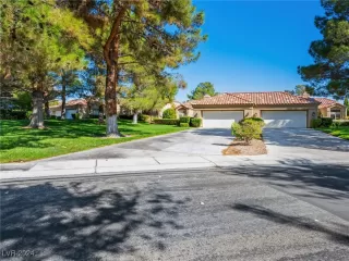 Photo #1: 2612710 Listing