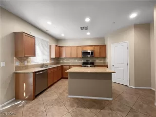 Photo #5: 2612799 Listing