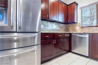 Photo #2: 2612813 Listing