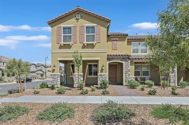 MLS: 2612820 Condo For Sale