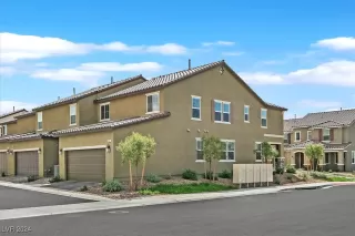 Photo #4: 2612820 Listing