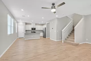 Photo #6: 2612820 Listing