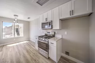 Photo #5: 2612835 Listing