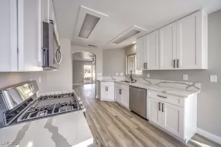 Photo #6: 2612835 Listing