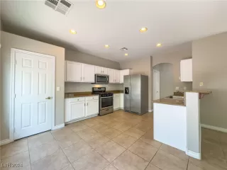 Photo #3: 2612877 Listing 