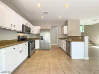 Photo #4: 2612877 Listing 