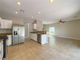 Photo #5: 2612877 Listing 