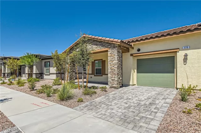 MLS: 2612890 Condo For Sale