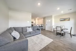 Photo #4: 2612952 Listing 