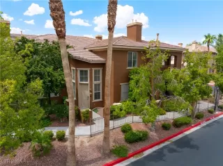 Photo #2: 2612973 Listing