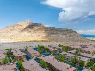 Photo #3: 2612973 Listing