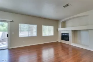 Photo #6: 2612975 Listing