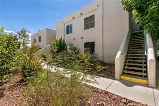 Photo #1: 2612978 Listing