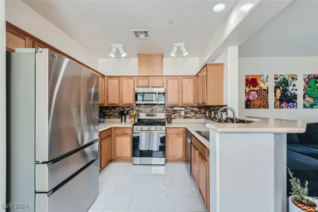 MLS: 2613018 Condo For Sale