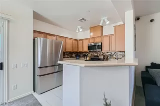 Photo #4: 2613018 Listing