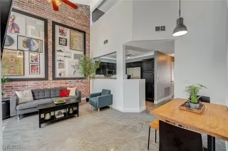 Photo #1: 2613020 Listing 