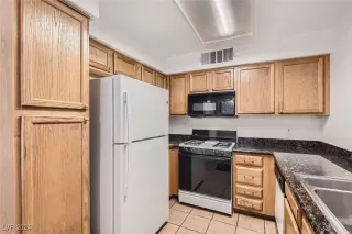 Photo #3: 2613070 Listing 