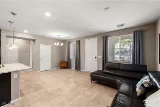 Photo #4: 2613091 Listing 