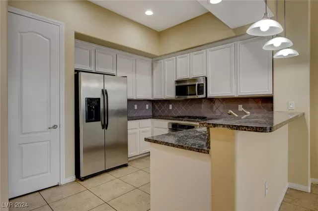 MLS: 2613096 Condo For Sale