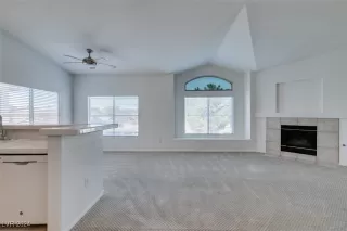 Photo #4: 2613106 Listing