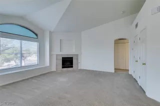 Photo #6: 2613106 Listing