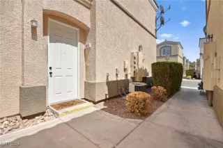 Photo #6: 2613204 Listing