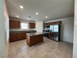 Photo #2: 2613212 Listing