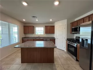 Photo #3: 2613212 Listing