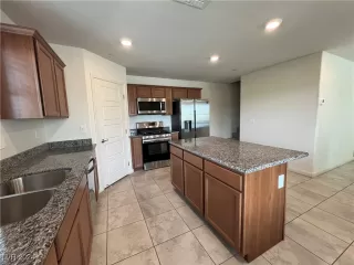 Photo #4: 2613212 Listing