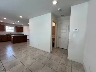 Photo #5: 2613212 Listing