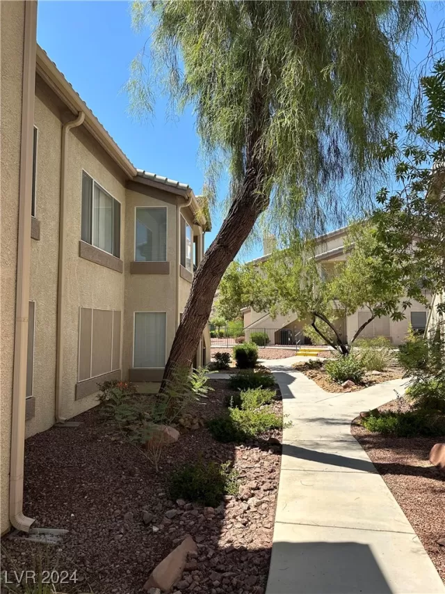 MLS: 2613217 Condo For Sale