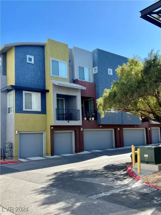 MLS: 2613232 Condo For Sale