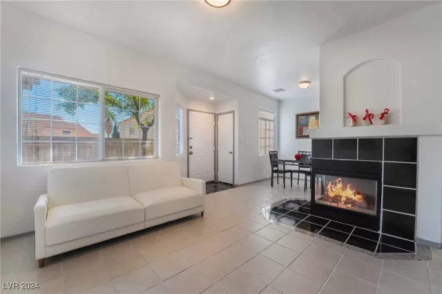MLS: 2613256 Condo For Sale