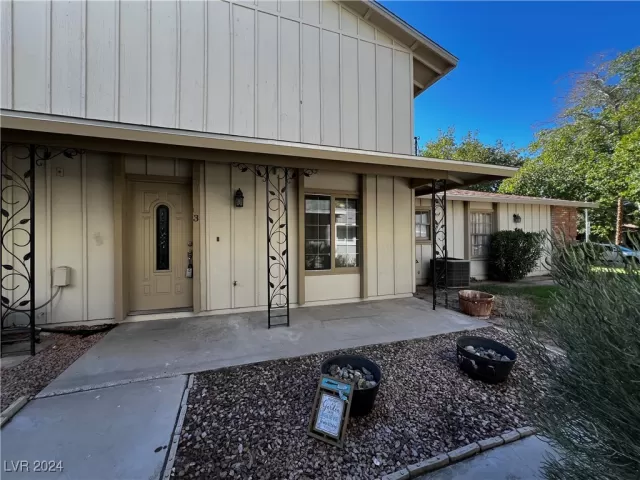 MLS: 2613265 Condo For Sale