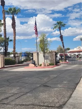 Photo #4: 2613325 Listing