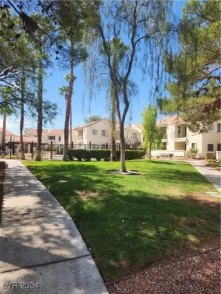 Photo #5: 2613325 Listing