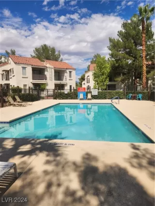 Photo #6: 2613325 Listing