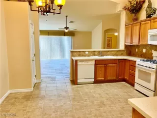 Photo #4: 2613371 Listing 