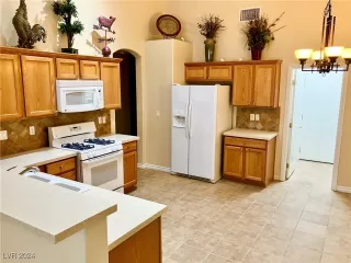Photo #5: 2613371 Listing 