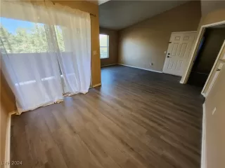 Photo #4: 2613378 Listing 