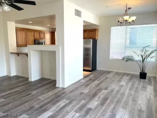 Photo #4: 2613382 Listing 