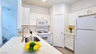 Photo #1: 2613417 Listing